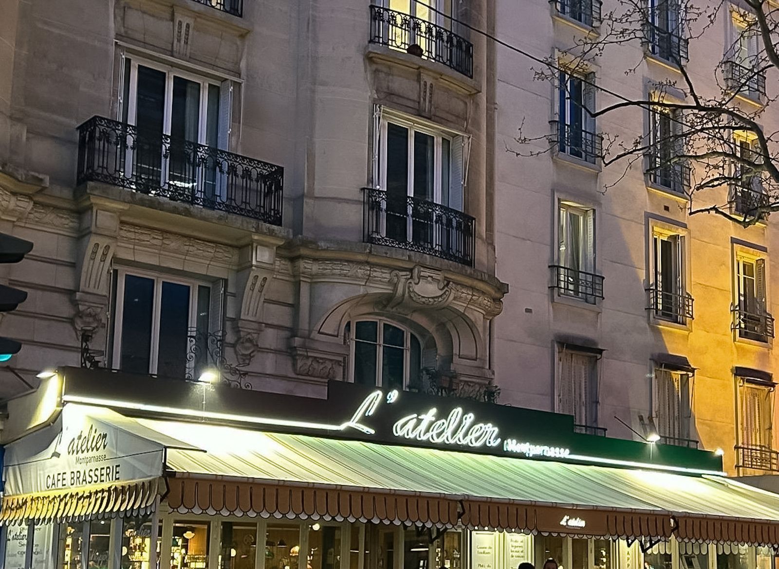 Brasserie, Lettres boîtier · Store banne · Enseigne lumineuse, Paris 14e