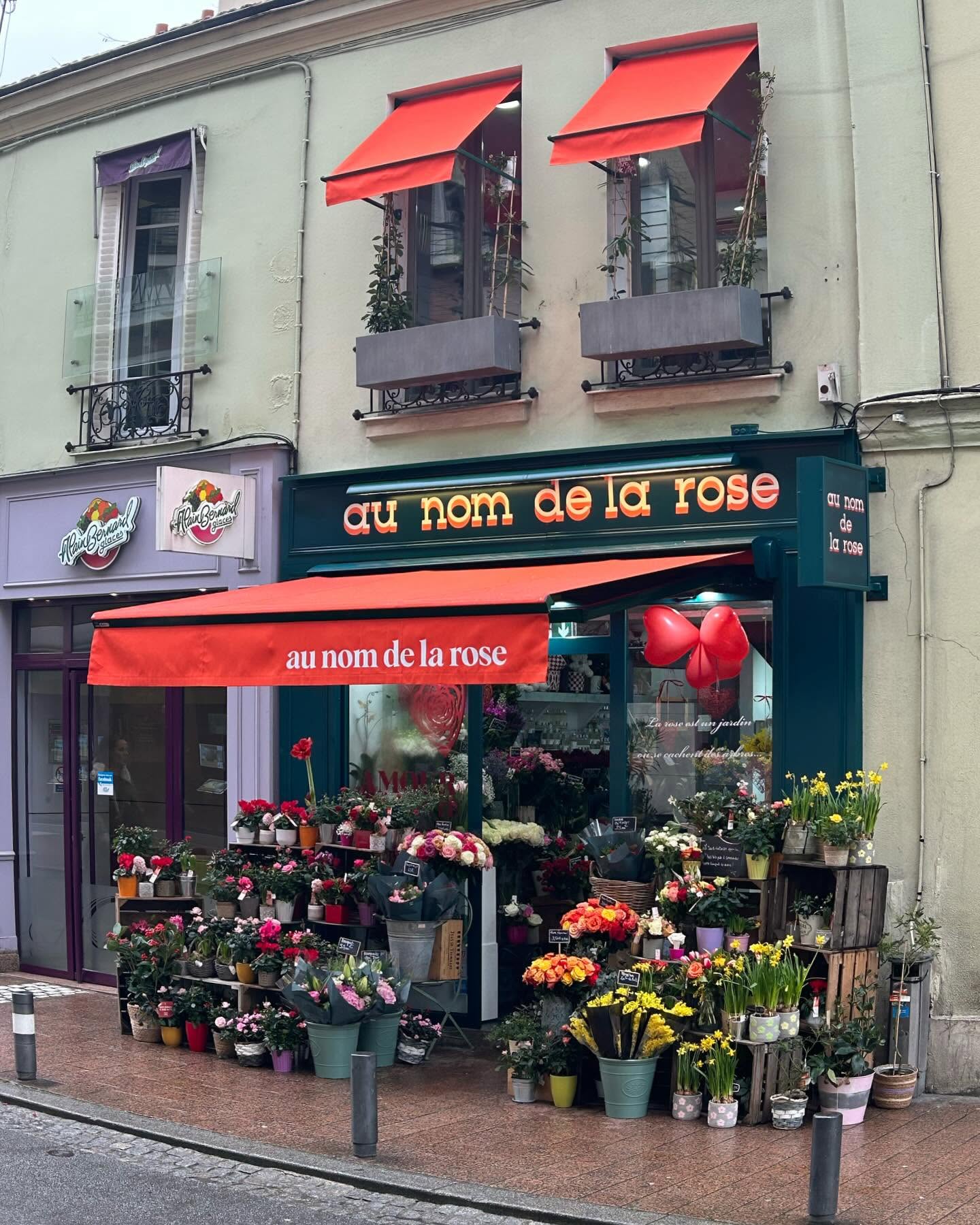 Fleuriste, Lettres boîtier · Devanture, Paris 10e