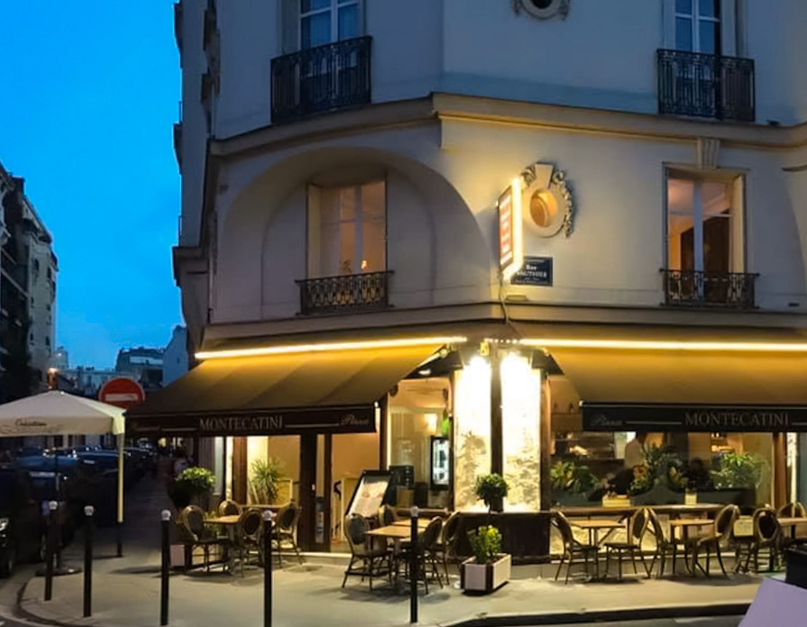 Restaurant, Store banne · Enseigne drapeau, Paris 17e